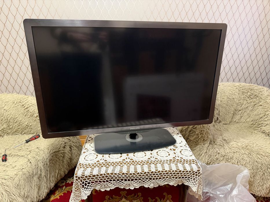 Sprawny telewizor LED  Philips 40PFL6606H/12 40''