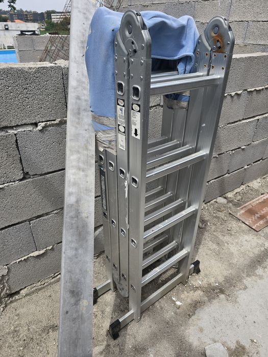 Escada multiusos articulada