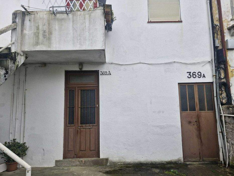 Armazém com 250 m2  à Avenida da Boavista.