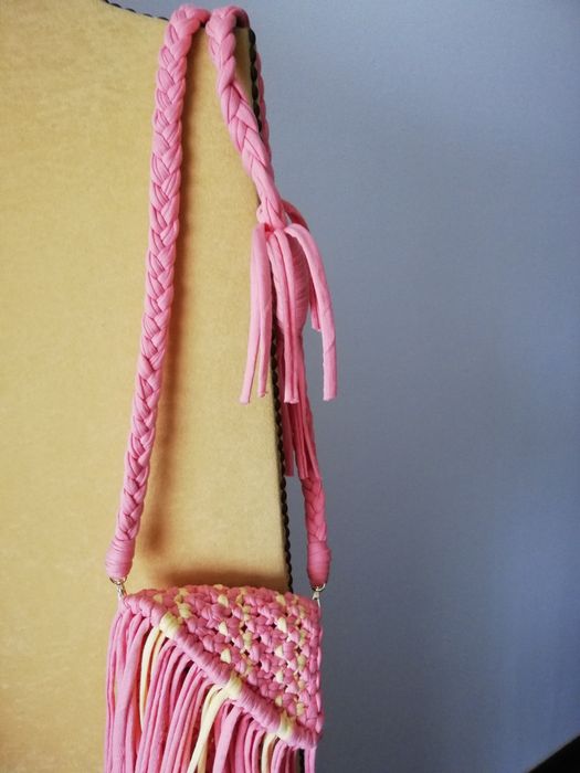 Pequena bolsa em macramé