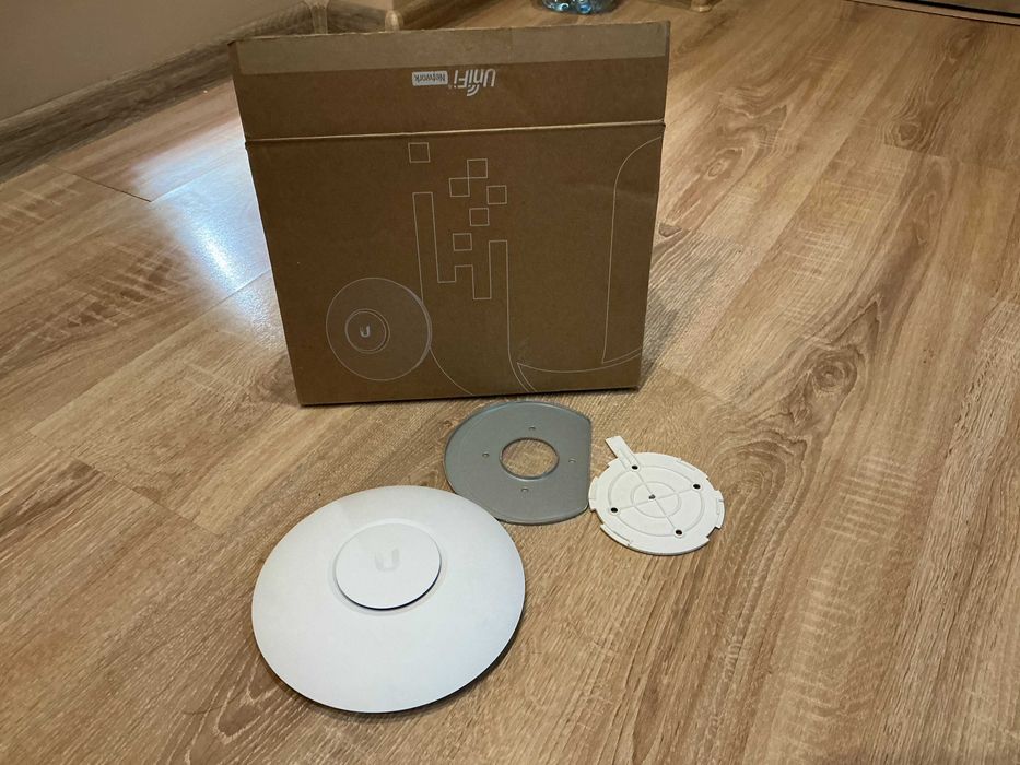 Ubiquiti UAP AC LITE (a/b/g/n/ac 1200Mb/s) 2,4/5GHz PoE