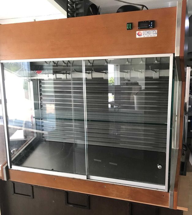 Vitrine refrigerada - 580€