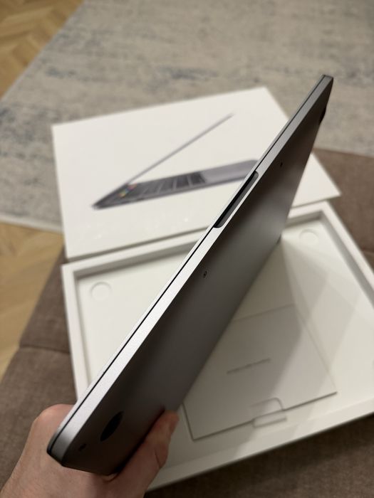 Як Новий ! Macbook Pro 13 2020 i5 / 8gb / 256gb/ 94% / Повний Комплект