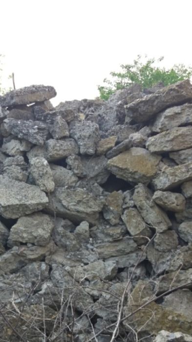 Отдам бесплатно побитый камень,можно выбрать