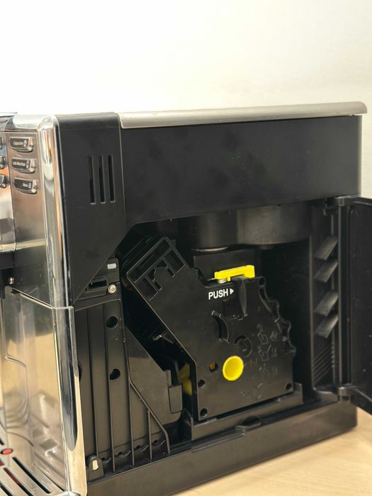 Кавомашина кофемашина Phillips гарний стан в рабочем состоянии