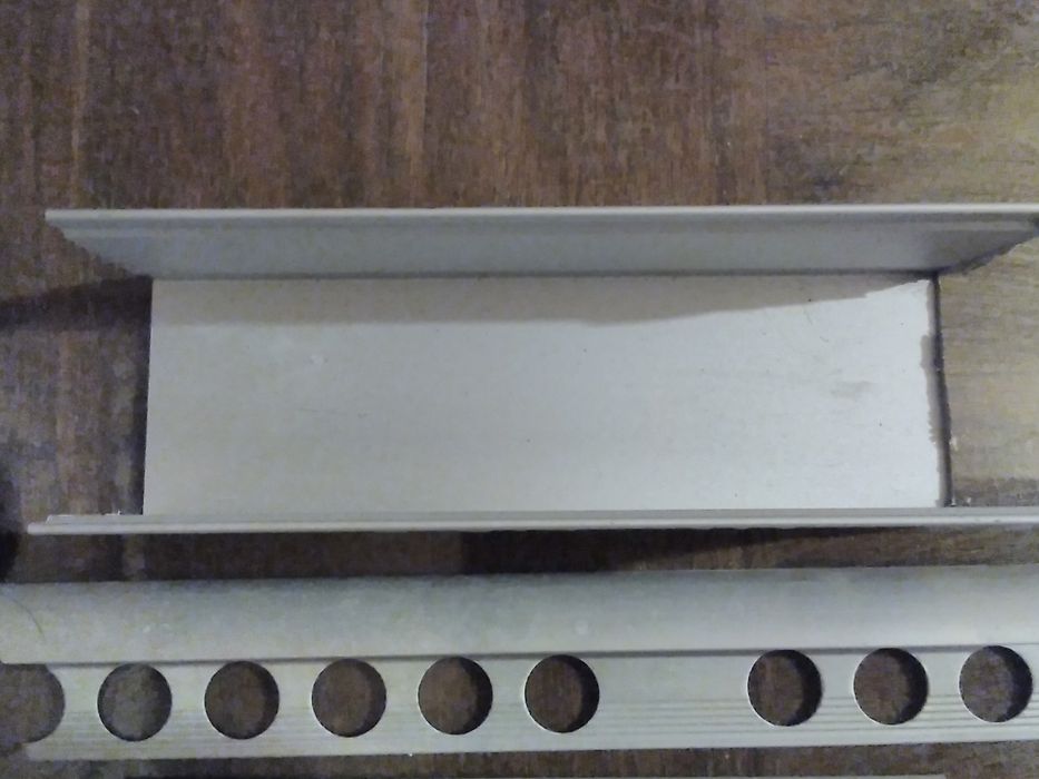 Остатки алюминиевого уголка и профиля