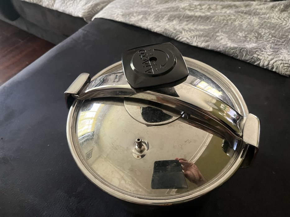 Panela de pressao nova