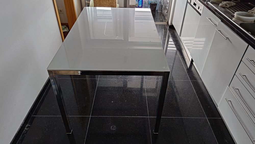 Mesa de cozinha + 4 Cadeiras