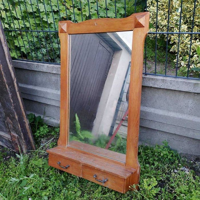 Stara toaletka z lustrem