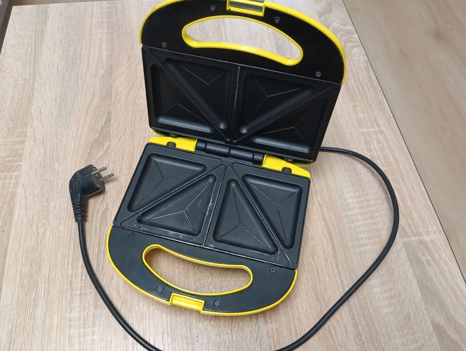 Бутербродниця Magio моделі MG-360Y