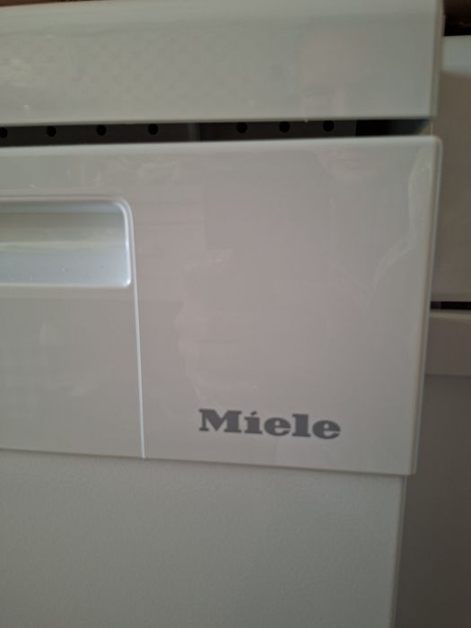 Máquina lavar loiça Miele, NOVA