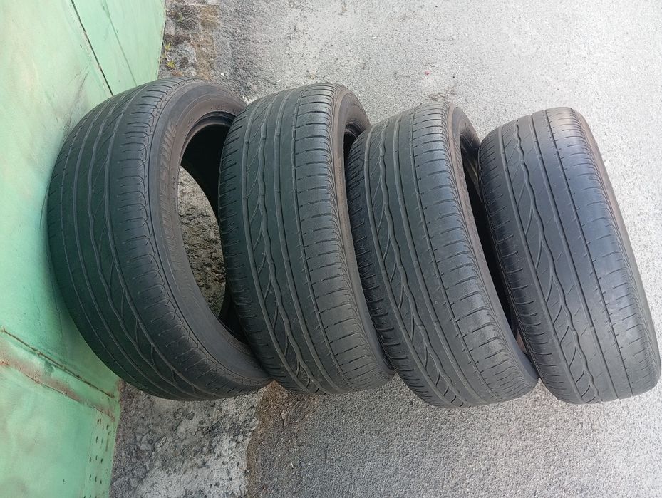 Продам комплект літньої гуми  б/у R 17 Bridgestone Turanza 215/55