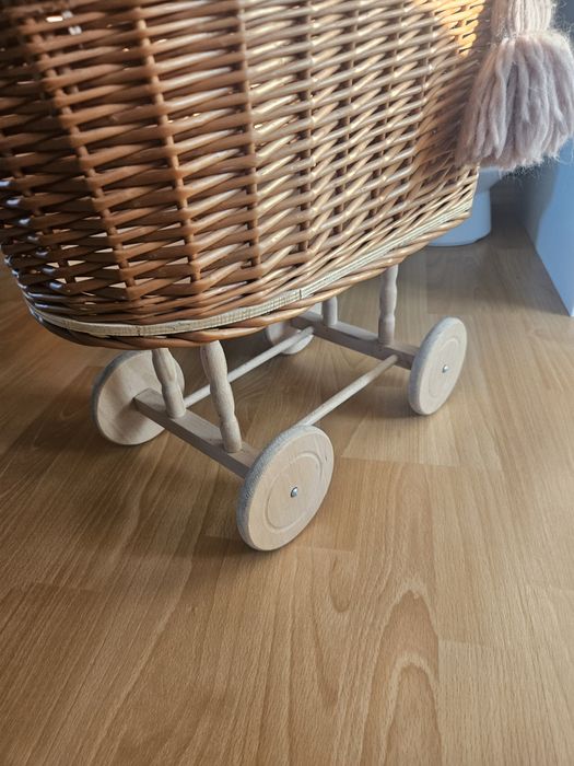 Wilkinowy wózek dla lalek z frędzlami