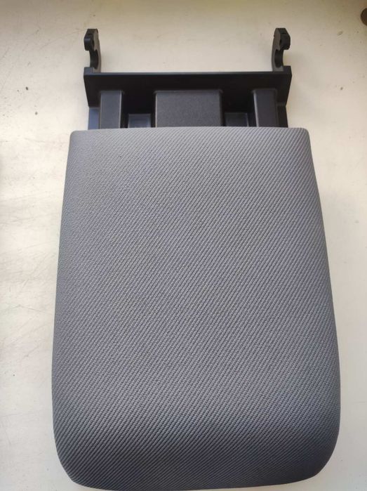 Підлокітник опель вектра верхня частина нова