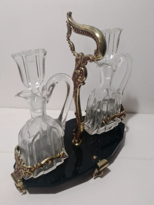 Galheteiro antigo base em vidro preto
