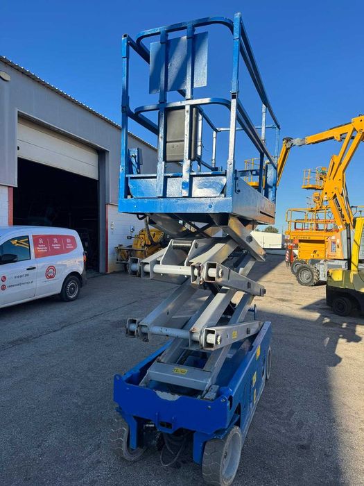 Plataformas Elevatórias Tesoura Elétricas 8 mts (usada)
