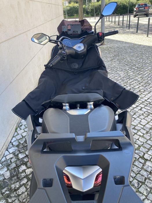 Yamaha XMAX 300 de 2021 - maxi scooter