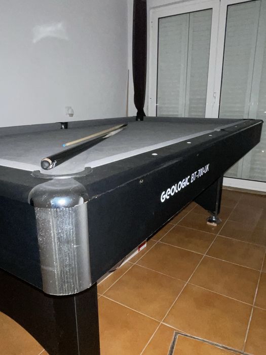Vendo bilhar como novo com triangulo, taco e bolas