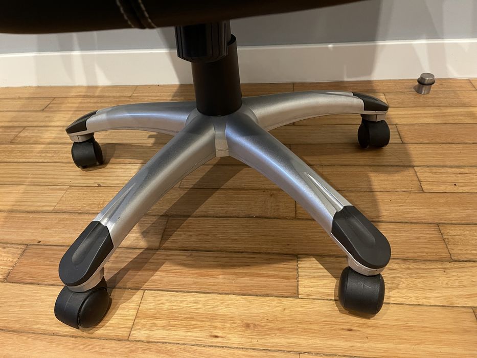 Cadeira de escritório giratória preta