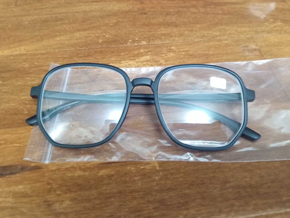 Окуляри для близорукості, дуже гарні компактні є -1