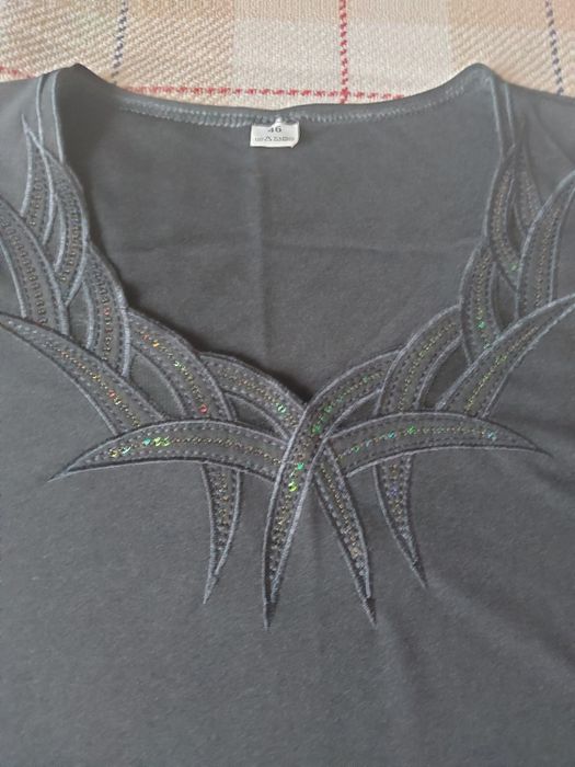 Bluzka bluzeczka ozdobna kolor czarny T-shirt
