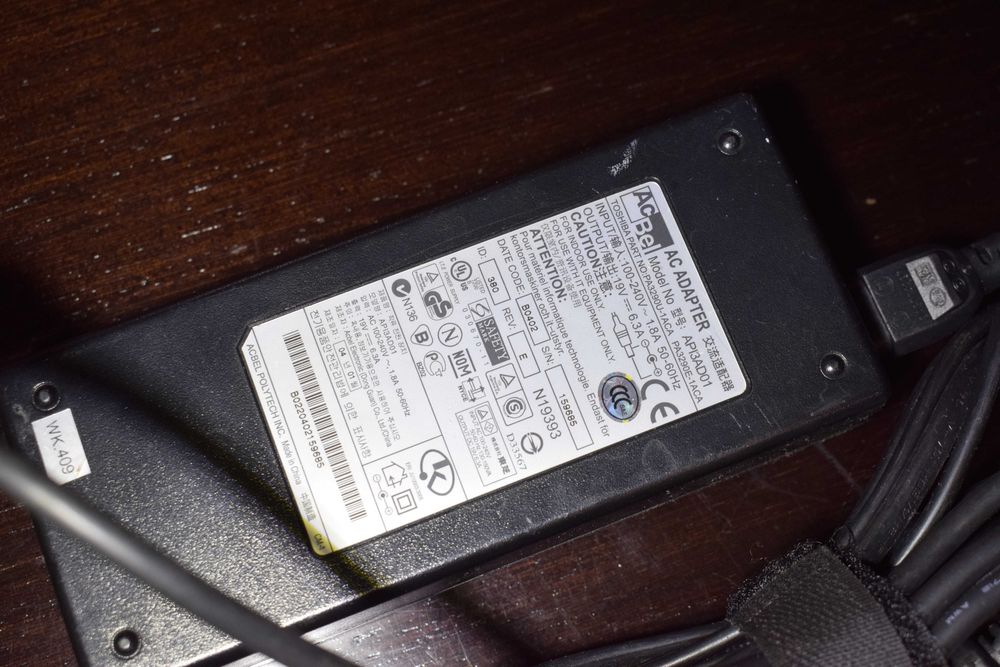 Carregador portátil Toshiba PA3290U - AcBel API3AD01