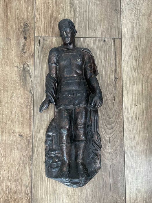 Rzeźba figura płaskorzeźba przedstawiająca postać świętego Floriana, patrona strażaków antyki starocia