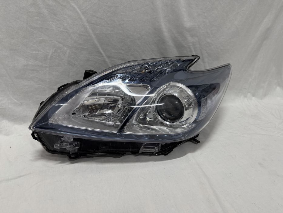 Lampa Lewy Przód Toyota Prius III 09-15r.