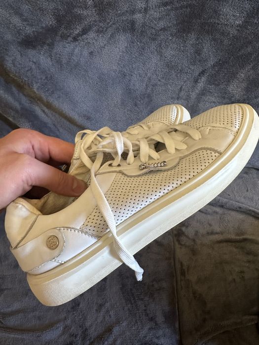 Жіночі шкіряні кросівки