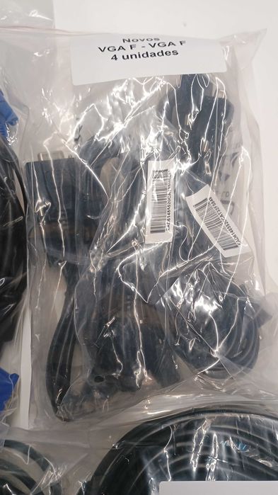Cabos de vídeo VGA M - VGA M (47 uni) e VGA F - VGA F (4 uni)