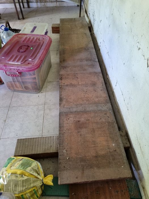 Tábuas de madeira de mutene