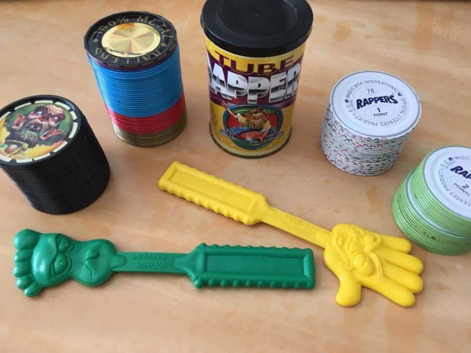 119 tazos Rappers em metal