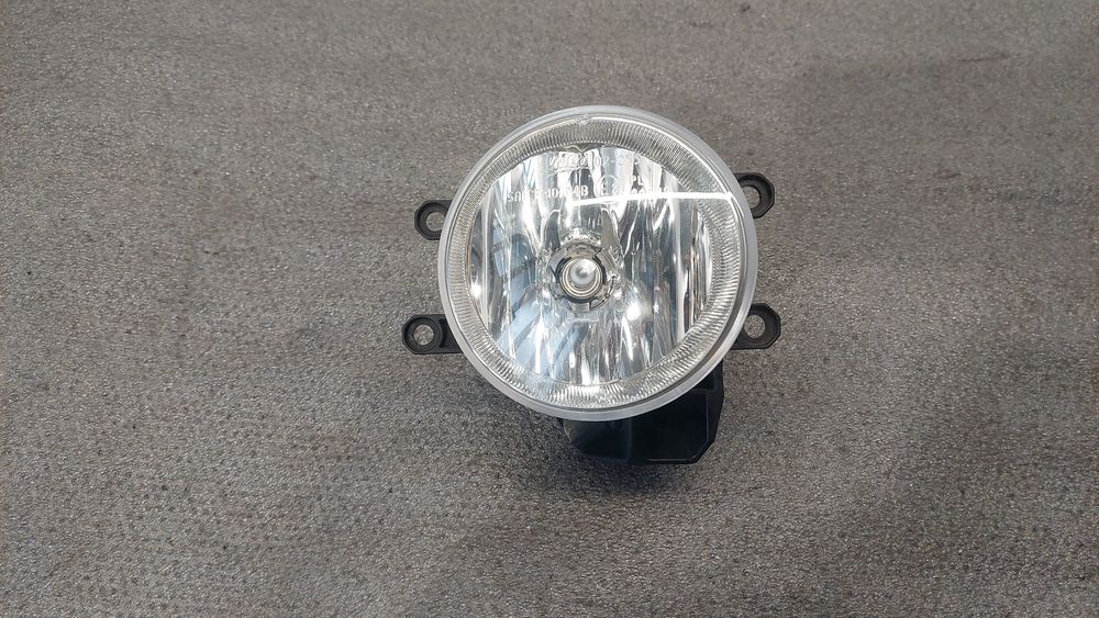 Farol nevoeiro frente direito TOYOTA Auris Touring Sports (_E18_)