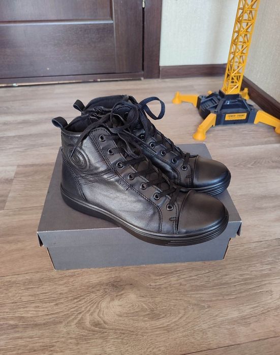 Ecco 40 ботинки весняні унісекс черевики шкіряні високі кеди взуття ес