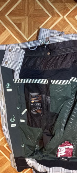 Куртка мембранна жіноча BELOW ZERO (Швейцарія) р. S ,M супер стан