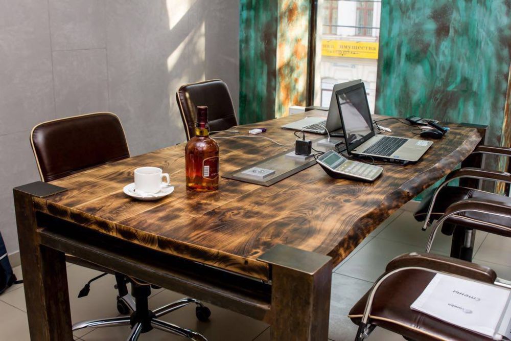 Продам комплект офисной мебели из натуральног дуба: 1650 $ (торг)