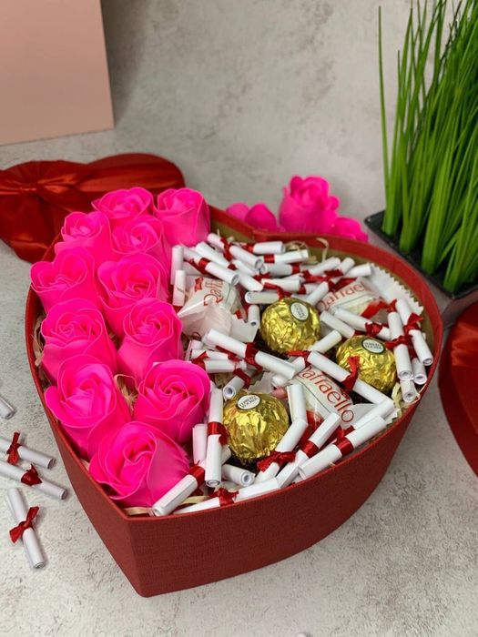 солодкий подарунок дівчині