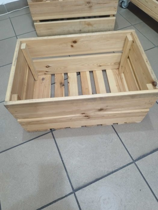 Sprzedam regały i skrzynki