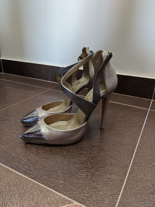 Туфлі шкіряні на підборах