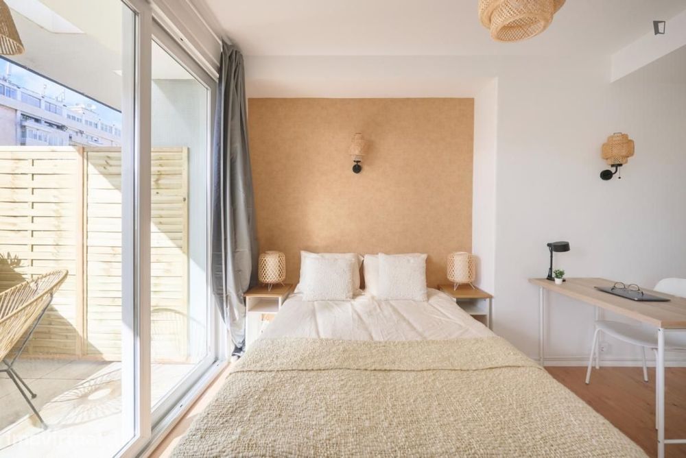 Quarto - localizado em Lapa Lisbon