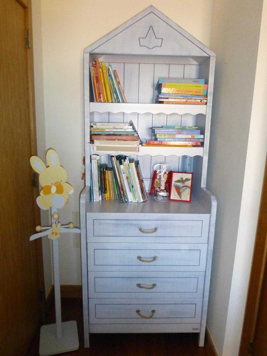 Moveis e bengaleiro  cor azul