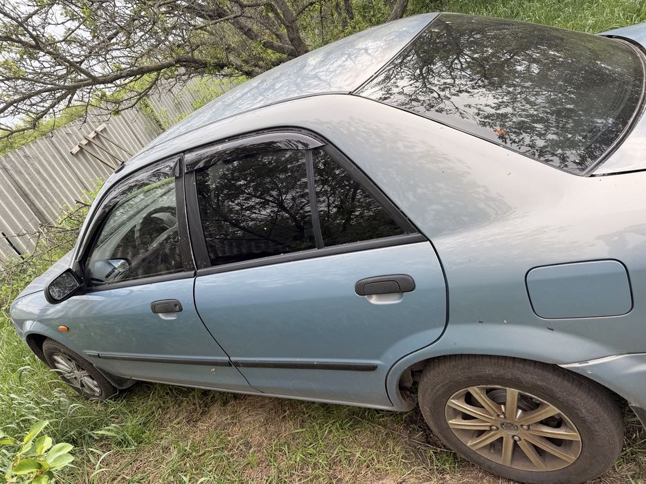 Mazda 323 1998 1.9 бензин