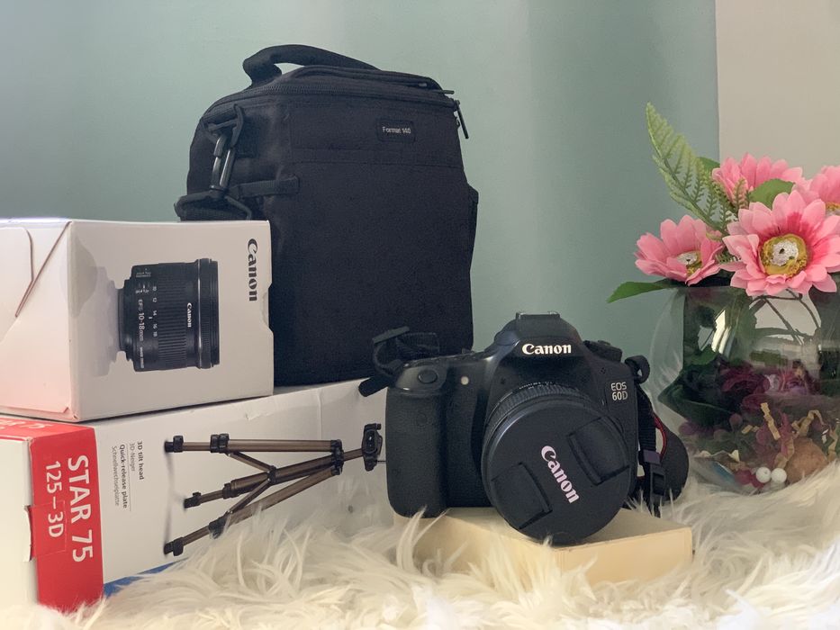 Câmera Canon EOS 60D + Lente Canon 10-18mm + Acessórios
