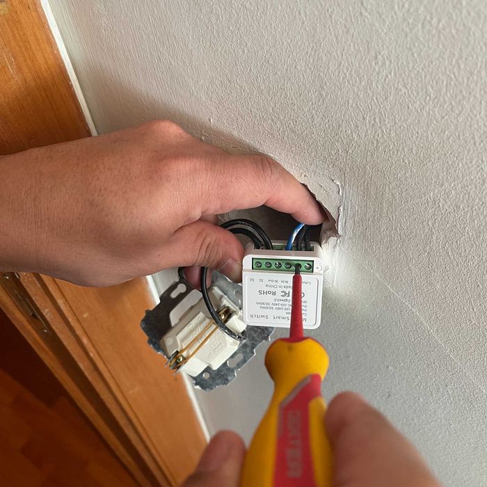 Eletricista Profissional - Serviços Elétricos em Geral.