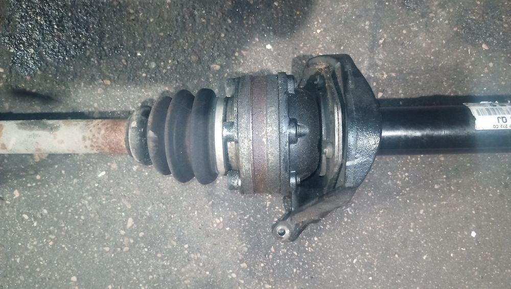 Półoś prawa 2.0 TDI 16V golf 5 długa łączona