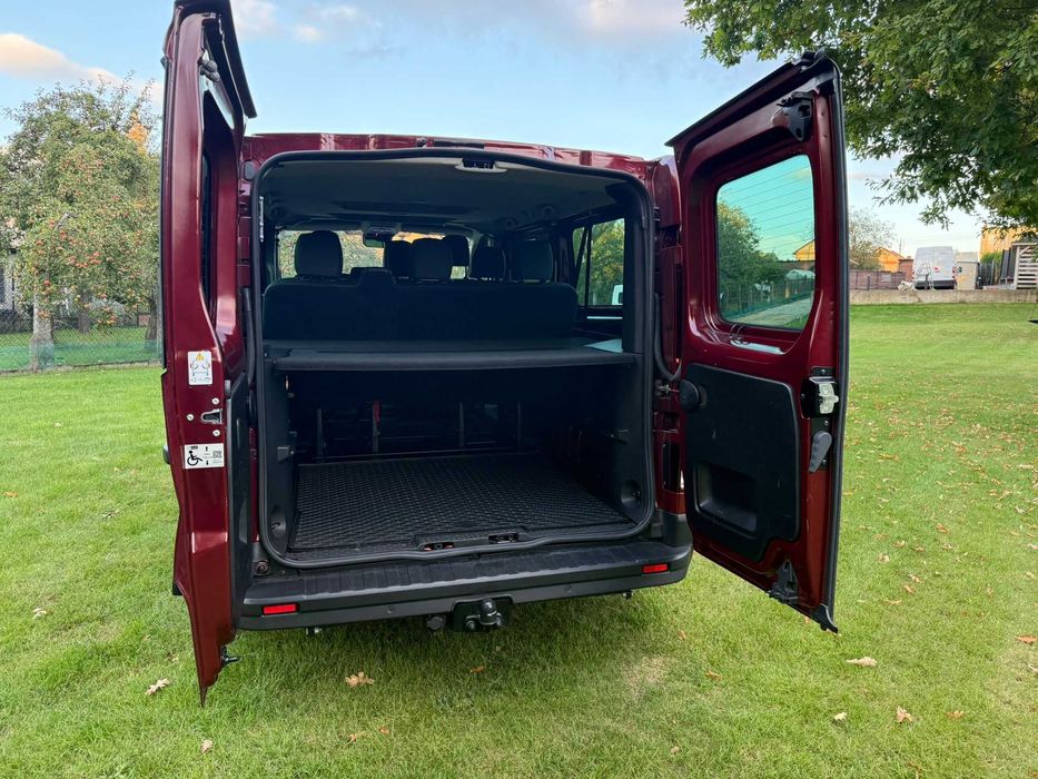 Wynajem Bus Renault Trafic 9 osób 2025 rok, LONG