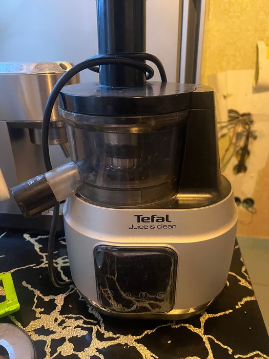 Соковыжималка Tefal Juice & Clean, шнековая, б/у, отличное состояние