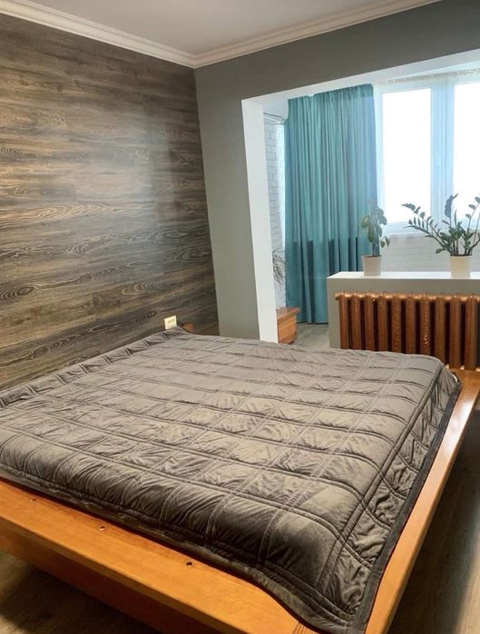 Продам 3 кімнатної квартири Відродження.