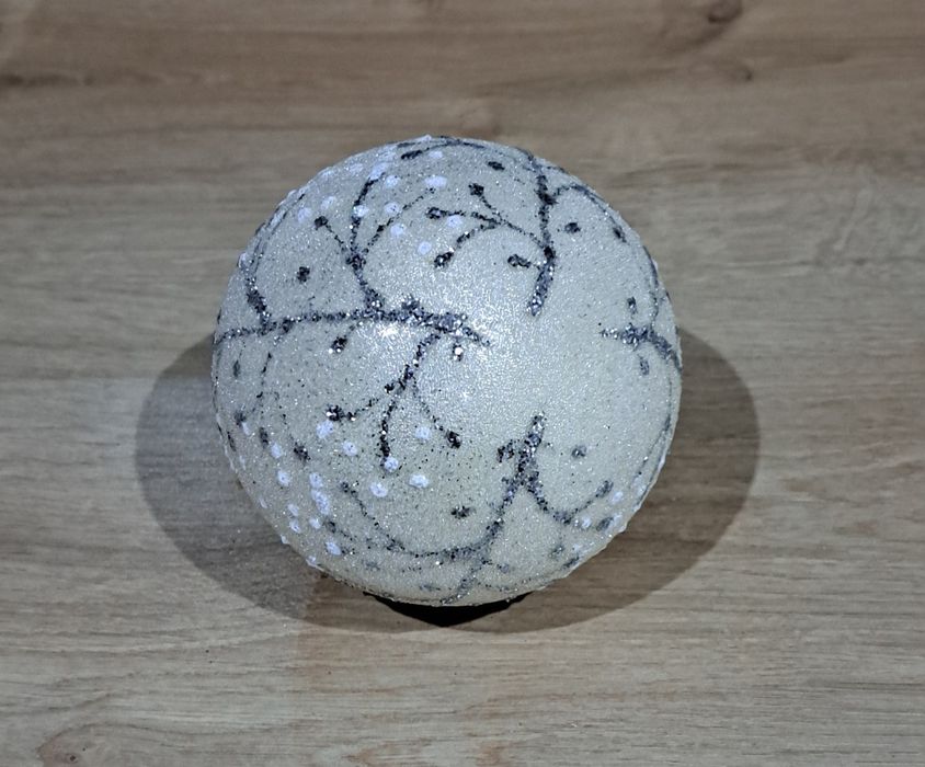 Bombki szklane ze zdobieniem