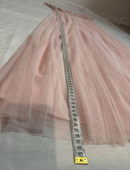 Tiulowa Maxi sukienka z cekinami Maya Deluxe